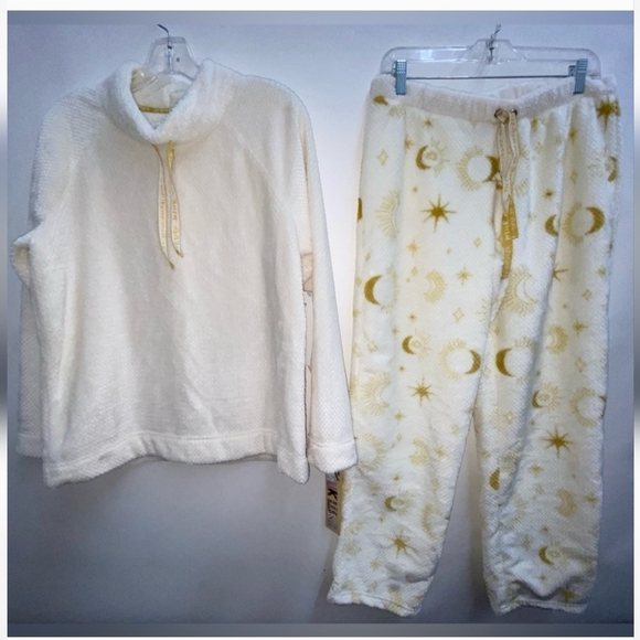 Muk Luks Cream Lounge Set with Gold Detail - Picture 3 of 4